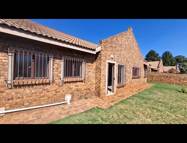 3 BEDROOM HOUSE FOR SALE IN DENNEOORD
